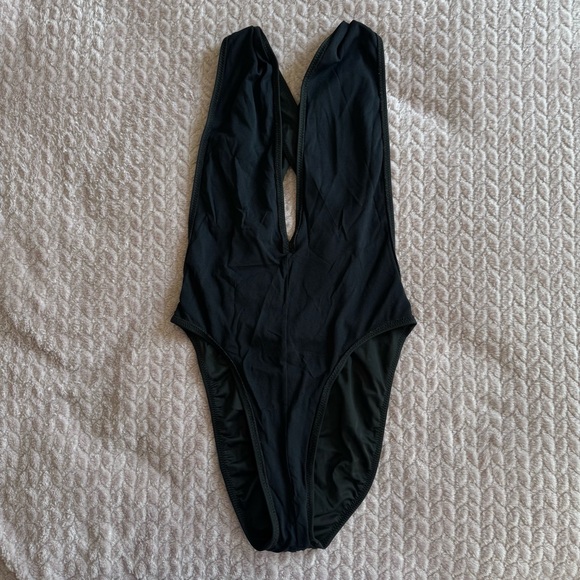 NWOT 🖤 REVOLVE 🖤 Marissa V Neck One Piece in Black by Norma Kamali 🖤 size Large - Picture 8 of 15